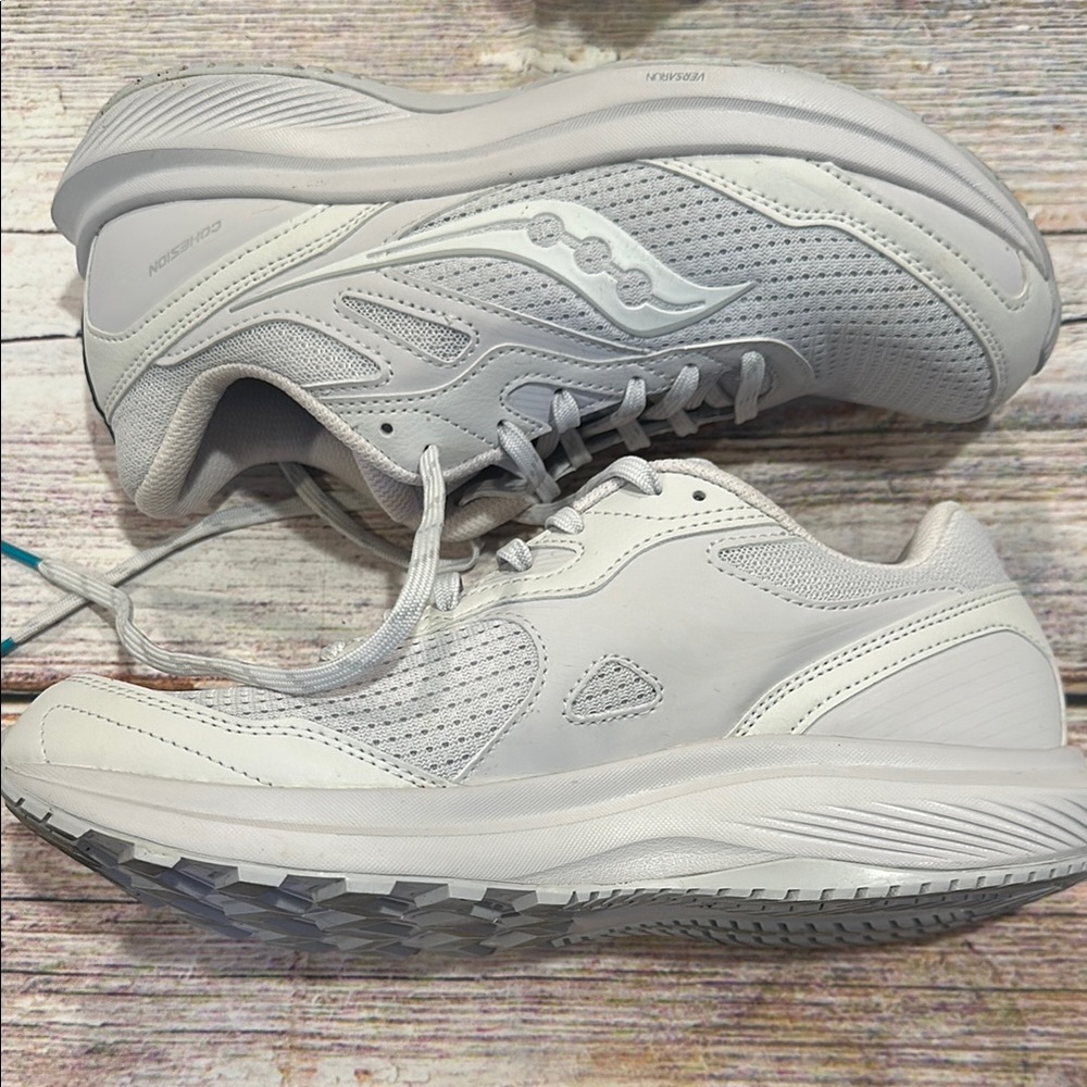 Saucony Sz 9.5 Gray Sneakers with Breathable Mesh and Cushioned Sole • NEW! - Picture 2 of 13
